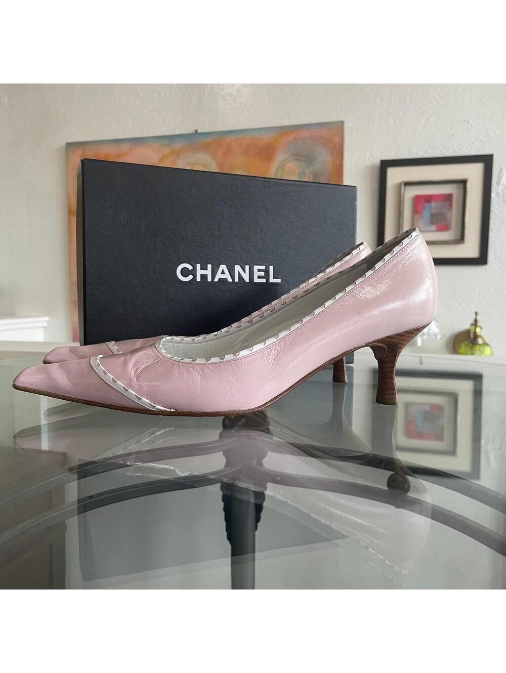 Chanel 2004 Pink Point Toe Pumps | Size 40/9.5 - Picture 4 of 7